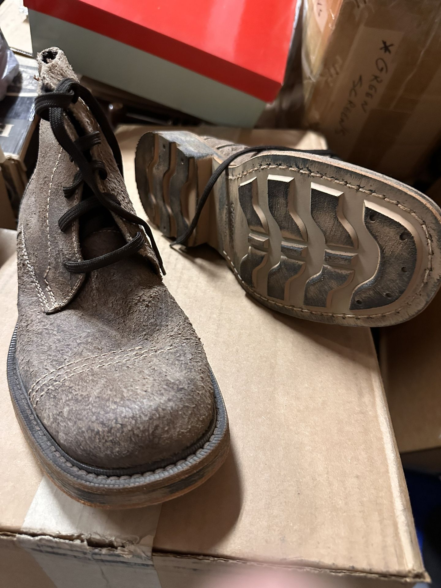 Guess Men Shoes Size 8.5 NEW