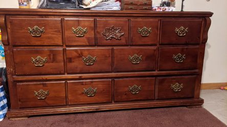 4 Pc Queen Size Bedroom Set