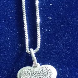 925 Box Chain 18"With Heart Charms 
