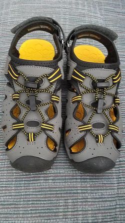 Khombu Boys Sandals
