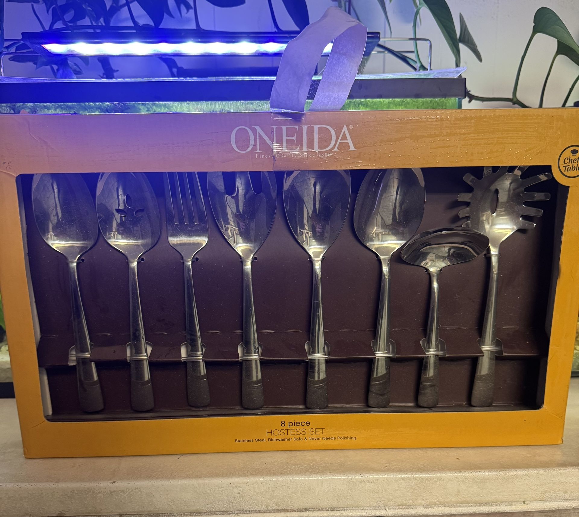 Oneida 8 Piece Hostess Silverware Set