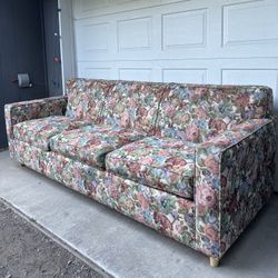 Vintage Cottage Core Floral Print Sofa •FREE DELIVERY•