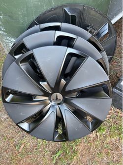 Tesla hub cap