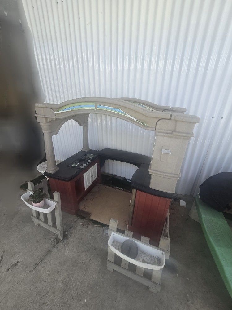 Step 2 Play Kitchen $20 