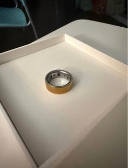 Oura Ring Gen 4 (Size 8)