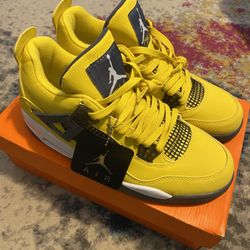 BRAND NEW JORDANS 4 RETROS MEN Size 10
