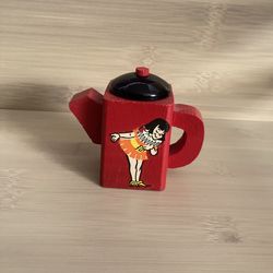 VINTAGE MINIATURE WOODEN TEAPOT RING HOLDER RARE!