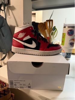Woman’s Air Jordan Size 6