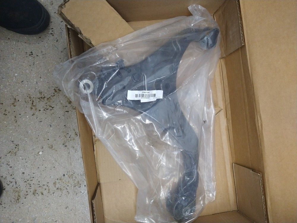 05 KIA Sportage PF Lower Control Arm