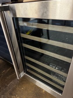 VIKING. UNDER COUNTER WINE REFRIGERATOR 24”