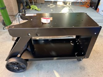 New Lincoln utility cart for electric welding missing the handle when open the box never comes with handle so selling cheap asking $180