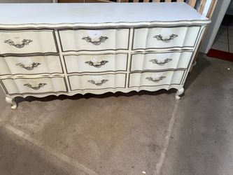 Vintage French Provincial 9-Drawer Dresser $250 or OBO