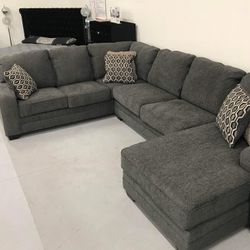 Tracling Slate Grey 3-Piece Sectional with Chaise by Benchcraft 