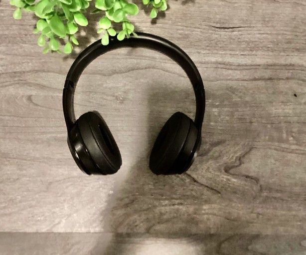 🎧 Beats Solo3 Wireless Headphones – Great Condition