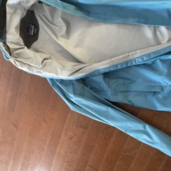 Patagonia Women Rain Jacket size L
