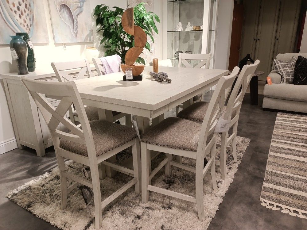 Valebeck White/Brown Dining Table
Ashley Furniture$10 Down Payment And Financing Available