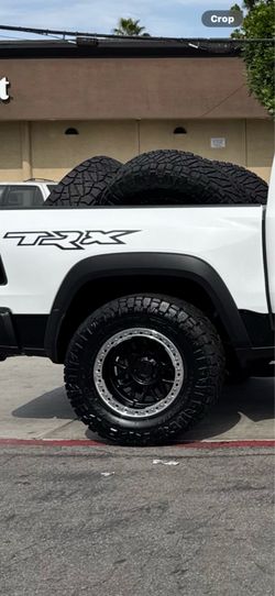 KMC GRENADE CRAWL 20X10 -48 OFFSET NITTO RIDGE GRAPPLERS 37×13.50