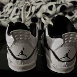 Jordan Retro 4 SE 