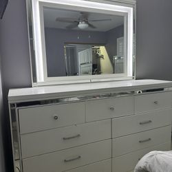 Vanity / Dresser 