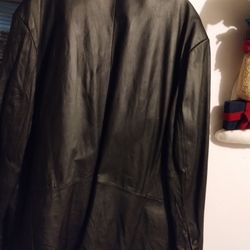 Chamarra De Piel De Hombre Size XXL En Buenas Condiciones $40