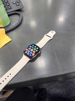Apple Watch series 11 WiFi + cellular gold stainless