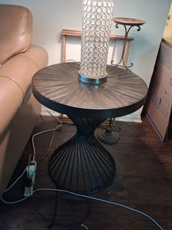End table and matching coffee table