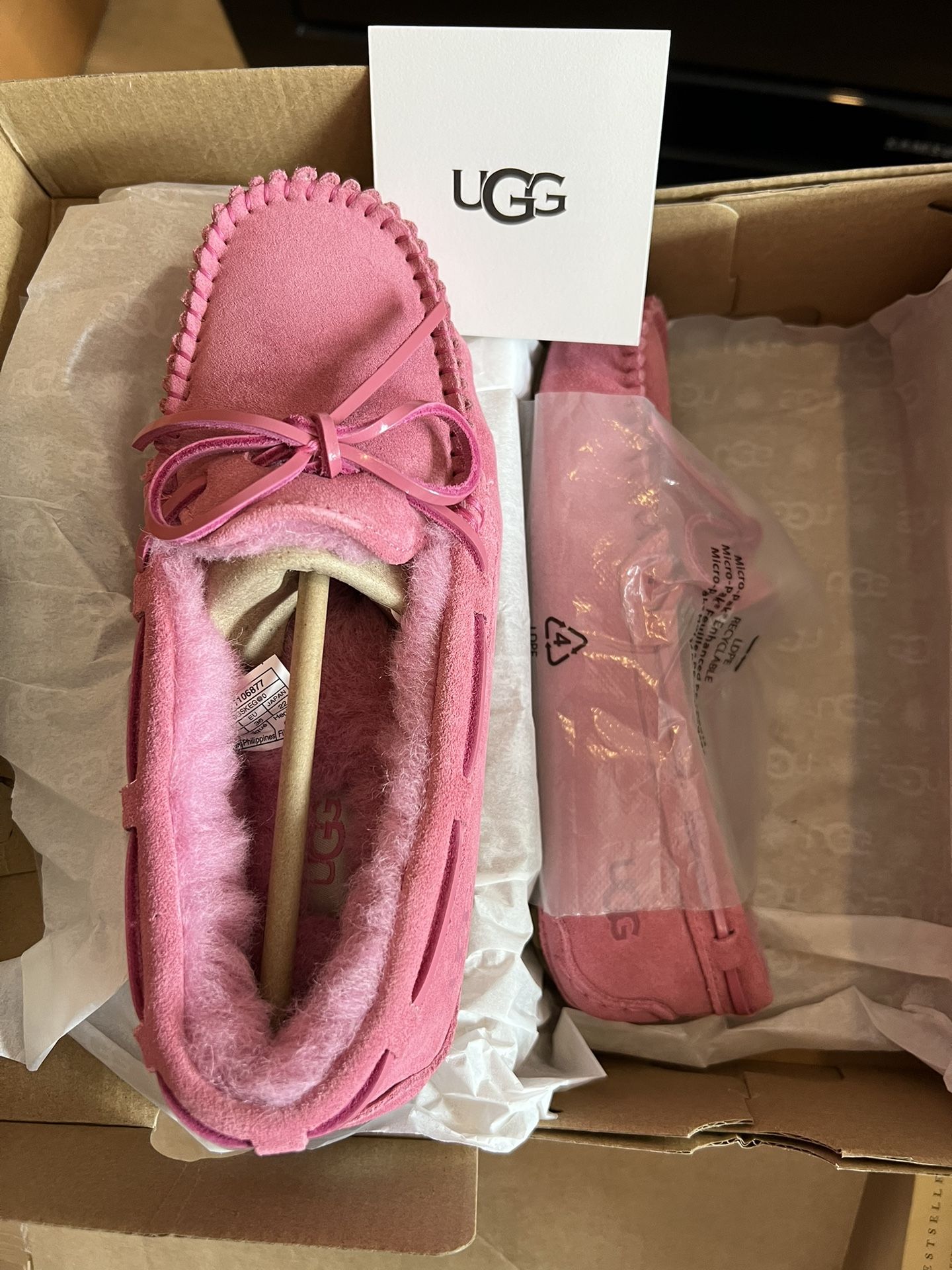 *Brand New* Dakota UGG Slippers