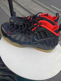 Size 11 foam posites. Nikes