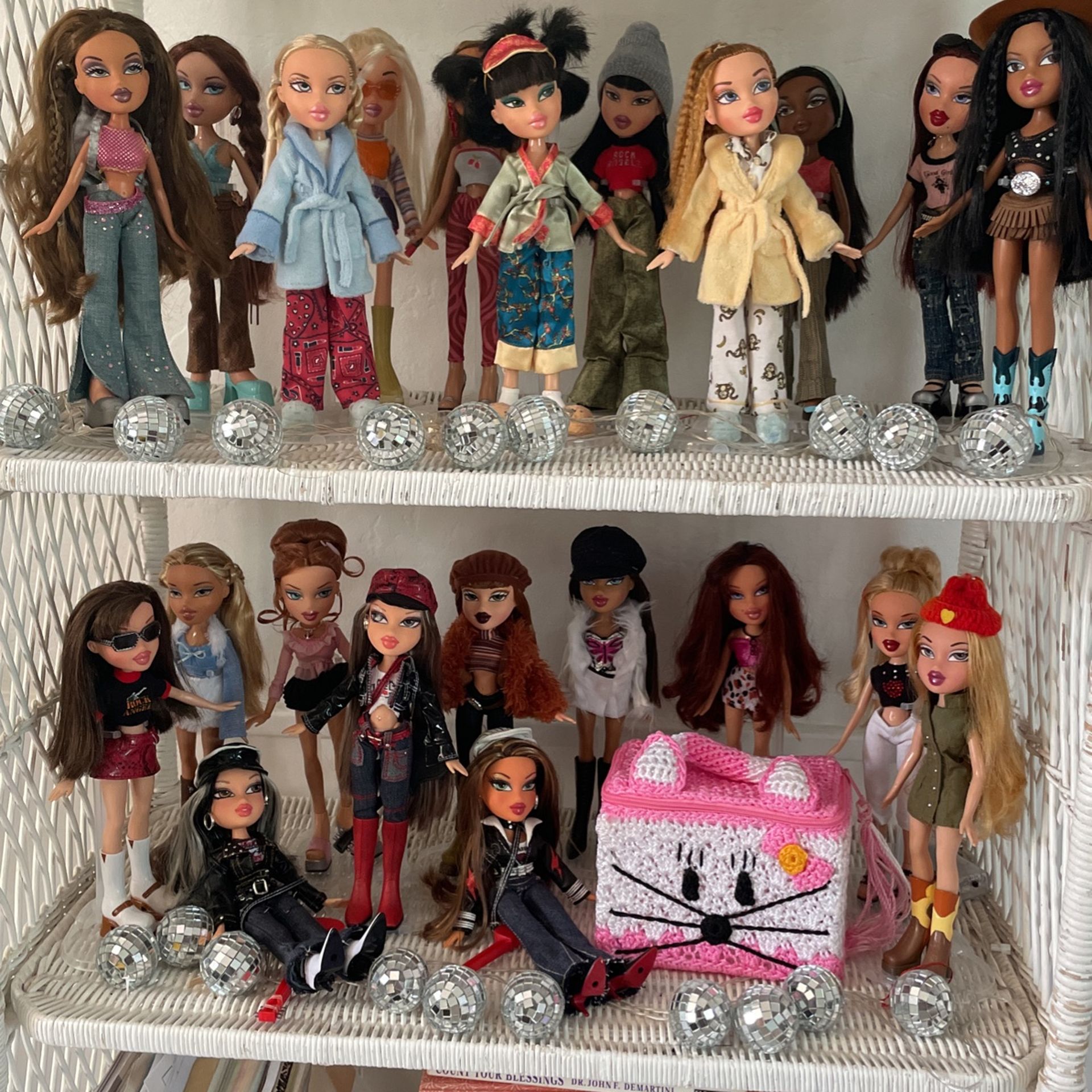 Bratz Dolls And 2 Bratz Lamp