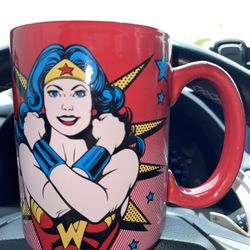 Wonder Woman Coffe Mug   ( Zak Brand )