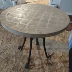 ROUND TABLE.  20" Round x  20" Tall