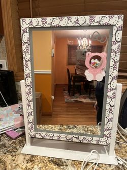 Hello Kitty Mirror With Light 