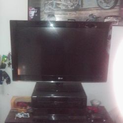 LG Tv 32in Flat Screen 
