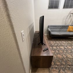 Large TV stand (70”)