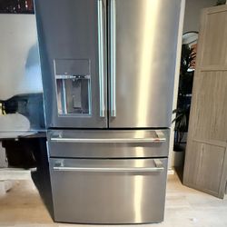 CAFÉM ENERGY STAR® 27.8 Cu. Ft. Smart 4-Door French-Door Refrigerator