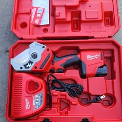 Milwaukee
M12 PVC Shear Kit w/Battery (New)