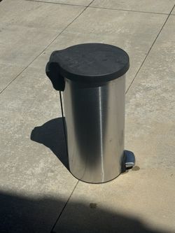 Simple Human 8 Gallon Trash Can