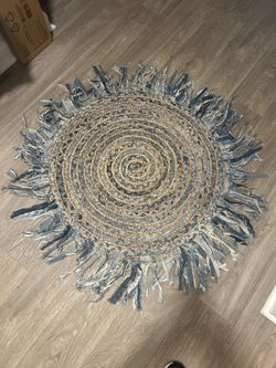 Evette Rios Denim Blue & Jute Round Fringe Rug – 3.5 ft