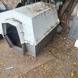XL Dog House