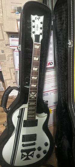 Les Paul style Guitar, comes with hard case
