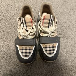 Burberry Size 9.5