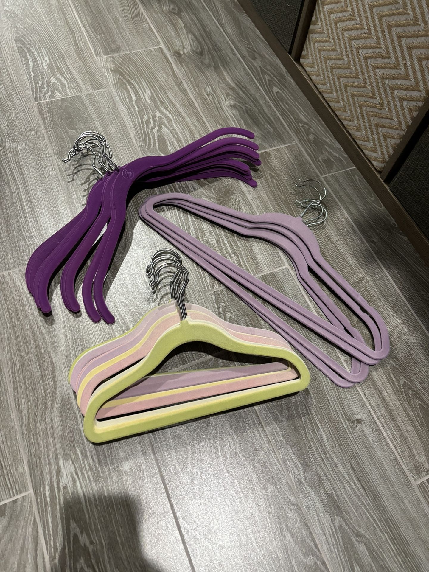 24 Non Slip Hanger