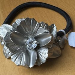 NWT Tasha Silver Tone Hair Tie Ponytail Elastic Holder