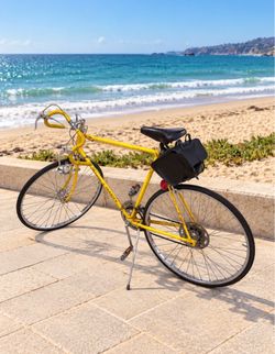 1970- Vintage Yellow Schwinn Varsity Road Bicycle with Saddle Bag !