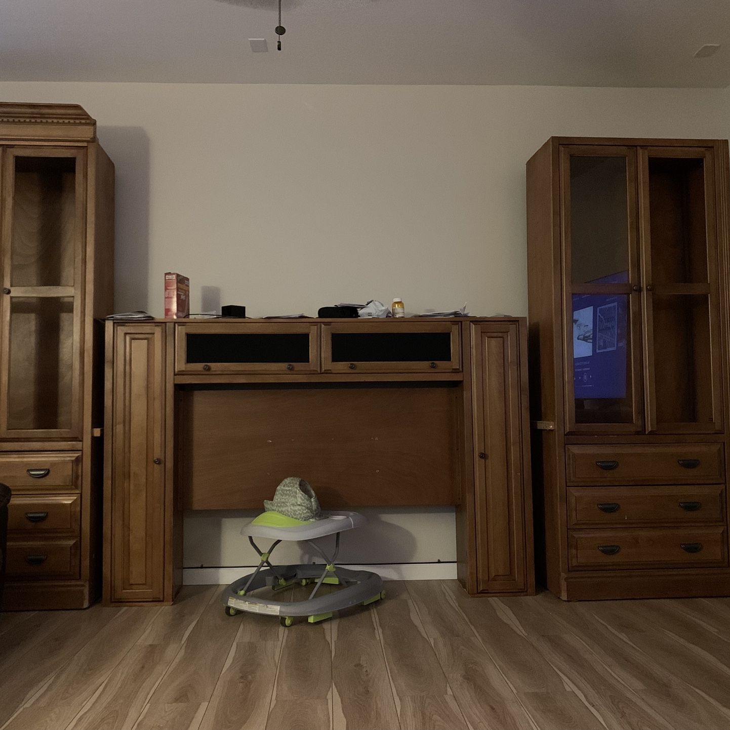 Full Entertainment Center/ Wall Unit