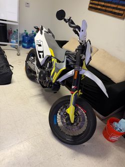2021 husqvarna 701 super moto