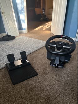 Racing wheel and pedals