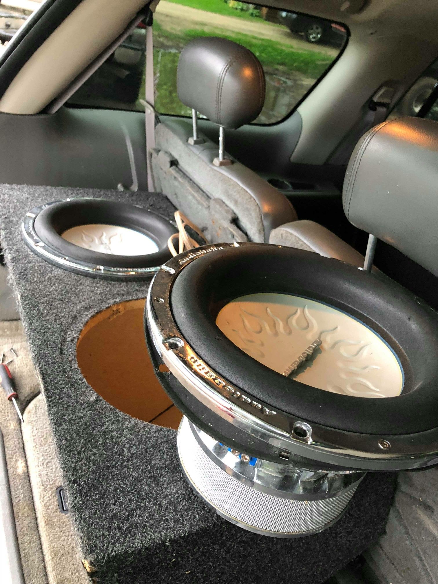 2 Audiobahn aw1208t 12's