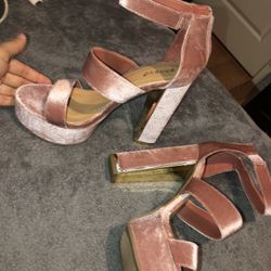 Size 9/10 WOMENS SHOES