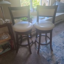 2 SWIVEL BAR STOOLS - BRAND NEW, EXCELLENT CONDITION AND VERY COMFORTABLE